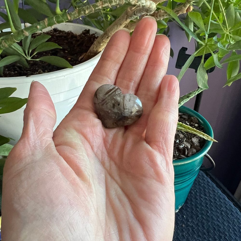 Golden Rutilated Clear‎ Quartz Heart - Picture 2 of 12